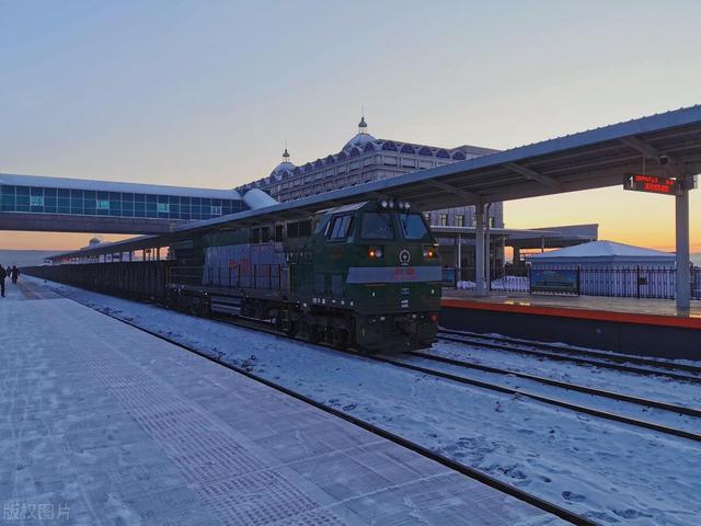 中國北極丨這個冬天，一定要坐綠皮火車來漠河看雪插图2