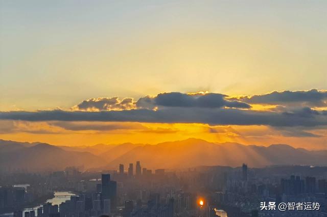 獅子座： 明日起飛黃騰達，速寫祈願，貴人助力你喜氣盈門財運旺插图1