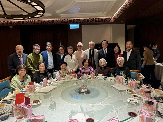 香港千億富婆慶94歲生日！95歲白雪仙出關賀老友，兩人絲毫不顯老缩略图