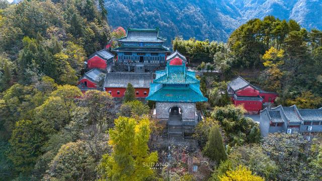 湖北藏著一個“懸崖上的故宮”：神奇龍頭香，見過的人都嘆為觀止缩略图