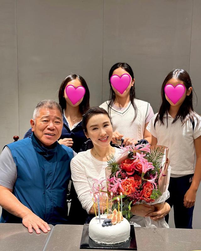 黎姿三個愛女正臉罕曝光！與富商老公慶祝結婚15年，夫妻相爆棚插图6