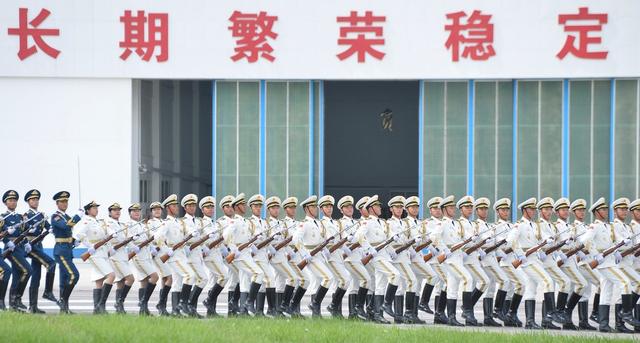 不吹軍號不唱軍歌，神秘的解放軍駐港部隊，到底做的是什麼工作？插图7