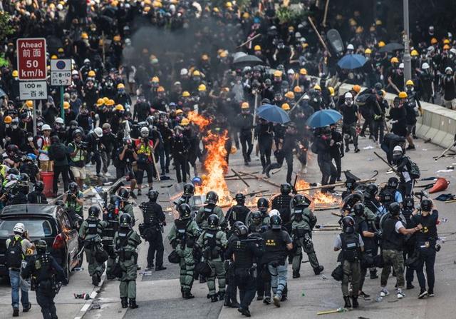 不吹軍號不唱軍歌，神秘的解放軍駐港部隊，到底做的是什麼工作？插图14