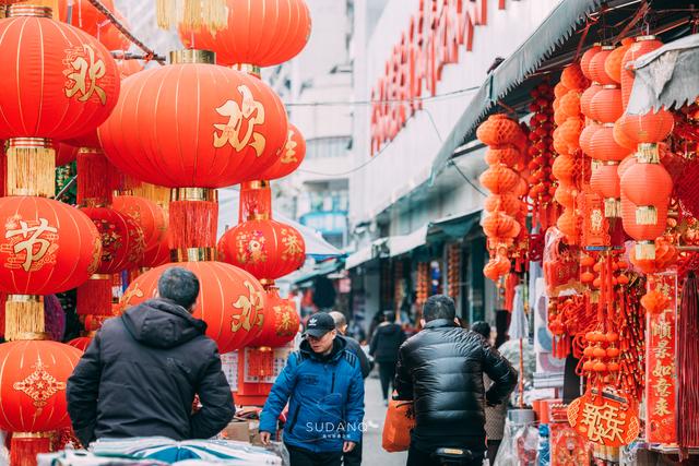 街拍武漢年味，打卡“天下第一街”漢正街：令人唏噓的小商品市場插图1