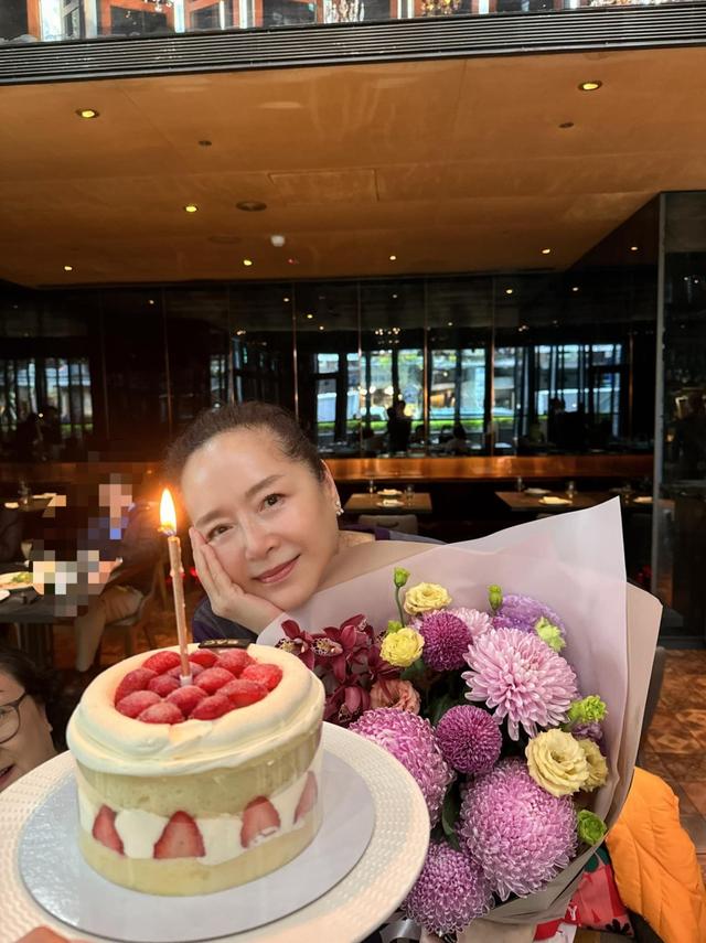 恬妞66歲生日撒嬌賣萌似少女！舉止嬌憨，離婚兩次接受同性戀女兒插图4