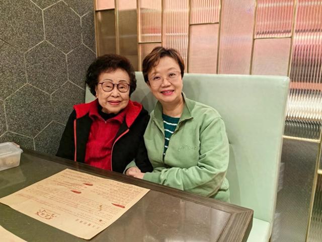 92歲老戲骨罕露面！與殿堂級編劇重聚神采奕奕，靠打麻將預防癡呆缩略图