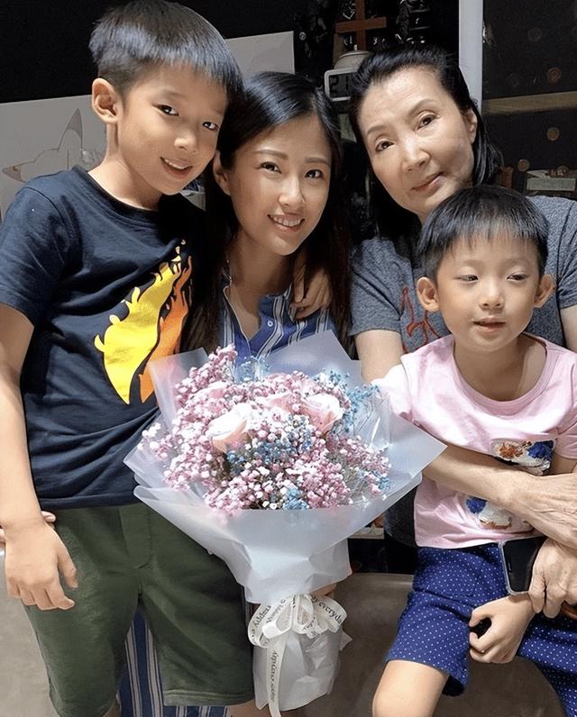 洪金寶韓籍前妻罕露面！出席孫子11歲生日派對，氣質優雅毫不顯老插图11