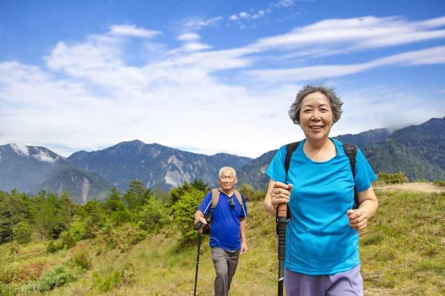 女性過瞭60歲，若不改掉這4個習慣，當心身材走樣加速衰老！插图5