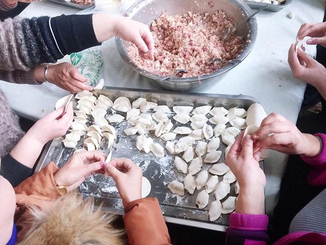 血脂高不能吃茼蒿？醫生建議：老年人得瞭高血脂，遠離這4樣素食缩略图