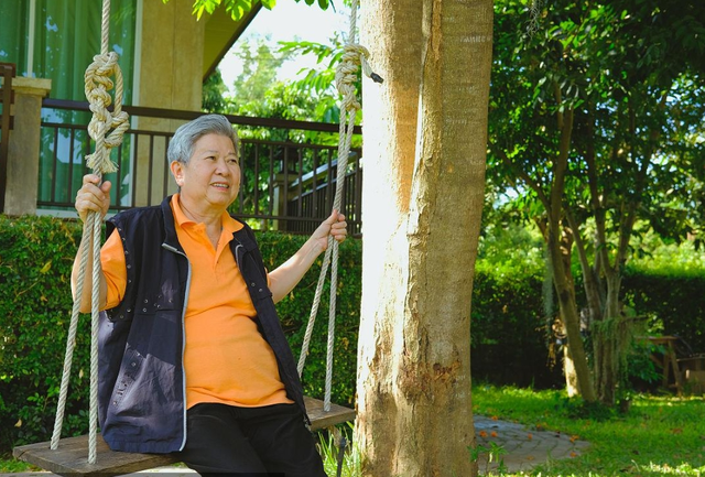 66歲周姨跳廣場舞，突發腦梗昏迷，提醒老姐妹，入春運動預防4點插图5