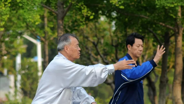 62歲王伯吃酒席暈倒！醫生直言：任何時候，高血壓都要註意這三點插图4