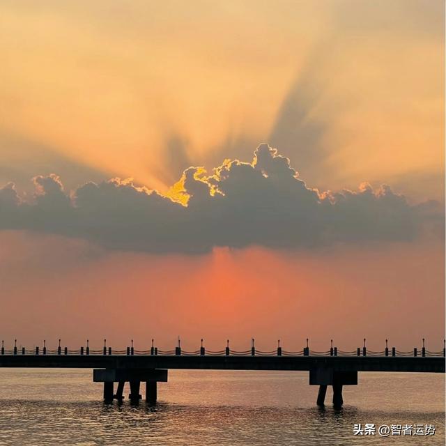 雙魚座：就在明天，所有的不順全部消失，雲開霧散，事事順利！插图1