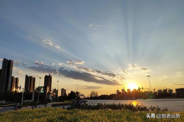 天蠍座：你好有福氣呀，明天會有一個驚喜送到你傢，一定要接住插图1