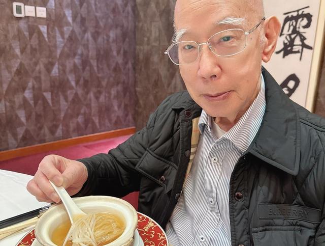 黎耀祥帶92歲嶽父83歲嶽母四人約會！魚翅鮑魚燕窩齊備老婆很滿意插图7