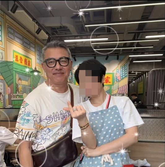 58歲港星拼桌吃豬肝面！曾被指撞臉鄭伊健，與黎耀祥周海媚同屆插图2