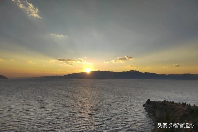 雙魚座:波折重重 撥雲見日,好運將至!從明天起,貴人助你鴻運8年起插图1