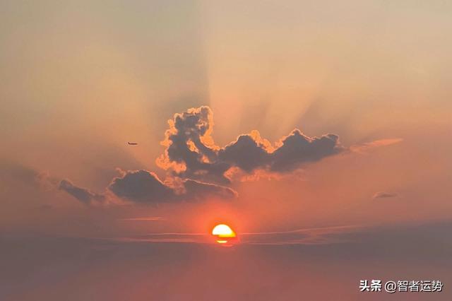 摩羯座:波折重重 撥雲見日,好運將至!從明天起,貴人助你鴻運8年起缩略图