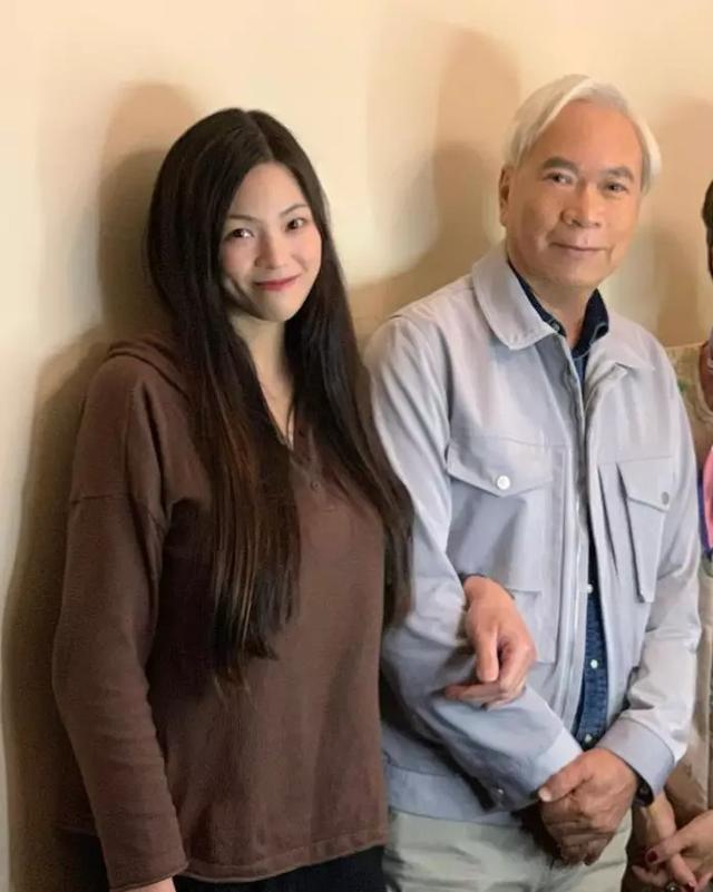 內地未婚妻涉6罪，73歲港星心急護花！6字回應被曝再次申請保釋插图3