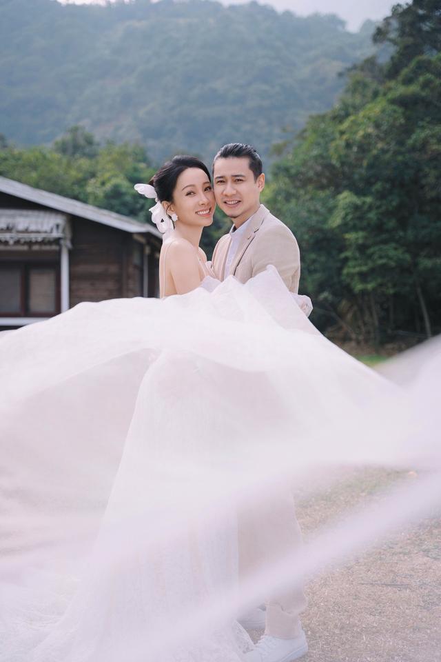 41歲晶女郎曬絕美婚紗照！豐滿身材太吸睛，預告3月婚禮一切從簡插图1