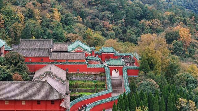 一根木柱屹立600年不倒！武當山的建築奇跡：古代工匠也太聰明瞭缩略图