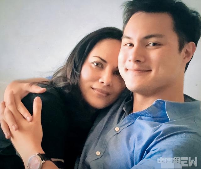 香港豪門三代沉痛悼念亡母，富豪父親終身不婚，自認有上萬名女友插图1