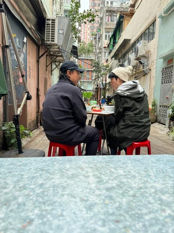 陳奕迅帶星二代吃街邊蒼蠅館子！對方父親是影壇大佬三度離婚插图4