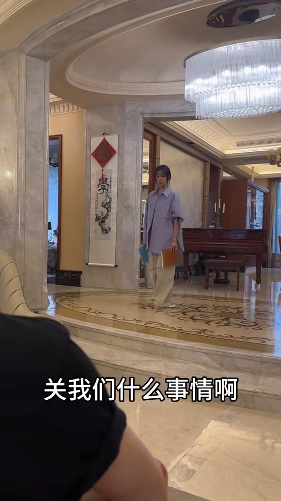 65歲光頭湯鎮業突變有濃密秀發？雙胞胎女兒竟一臉嫌棄狂懟老爸插图6