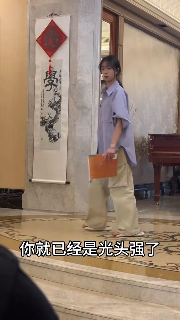 65歲光頭湯鎮業突變有濃密秀發？雙胞胎女兒竟一臉嫌棄狂懟老爸插图7