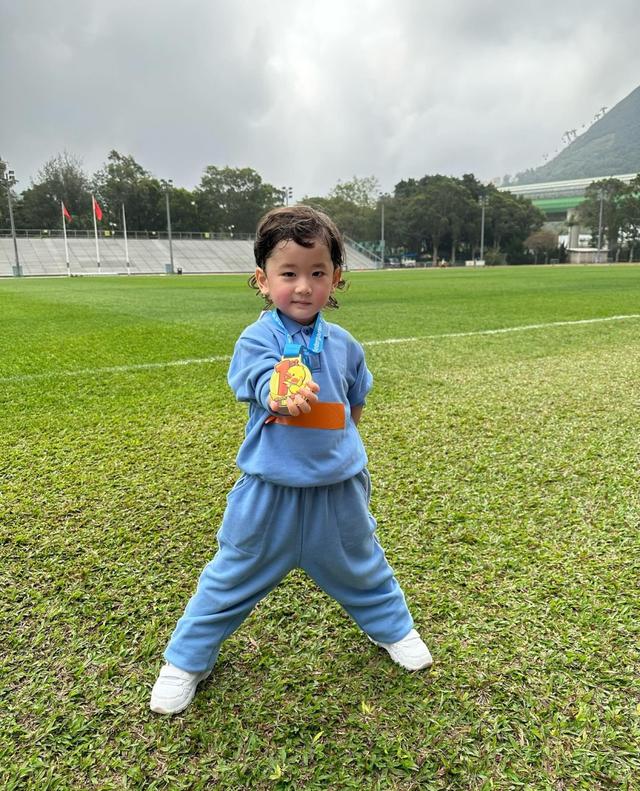 陳山聰3歲兒子校運動會勇奪金牌！小臉跑得通紅，奶乎乎令人心化插图5