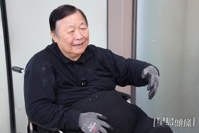 76歲秦煌獨居酒店跌倒入院！前TVB監制幫忙報警，仍聯系不上子女插图1