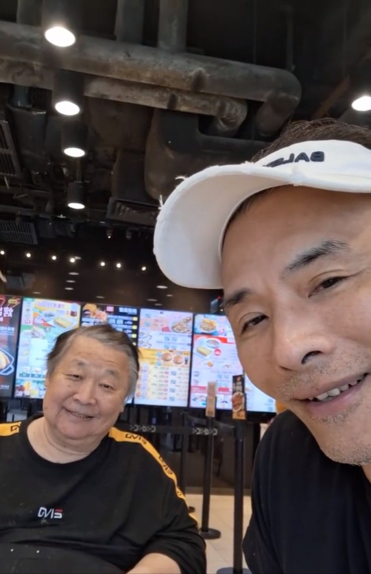 76歲秦煌獨居酒店跌倒入院！前TVB監制幫忙報警，仍聯系不上子女插图3