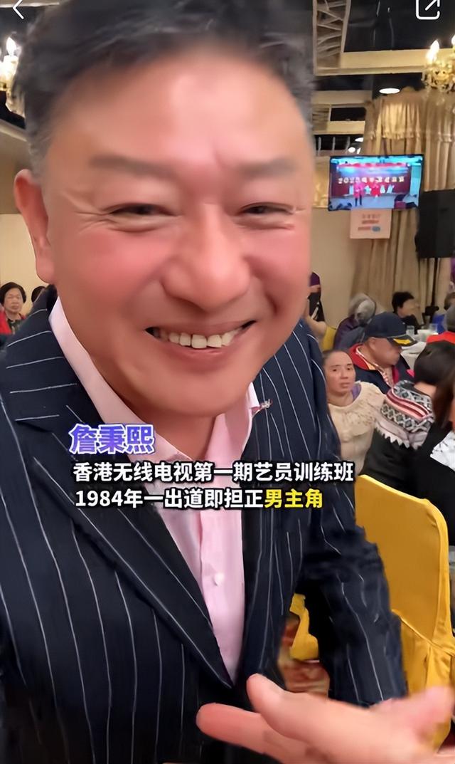 63歲過氣港星宴會撈金，滿臉笑超配合，出道當男一疑得罪人被雪藏插图2