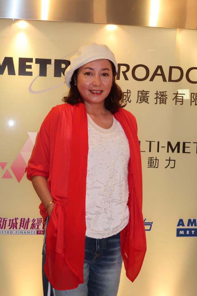 58歲香港玉女歌手睡夢中逝世，離婚後公開出櫃好友，獲父親支持插图1