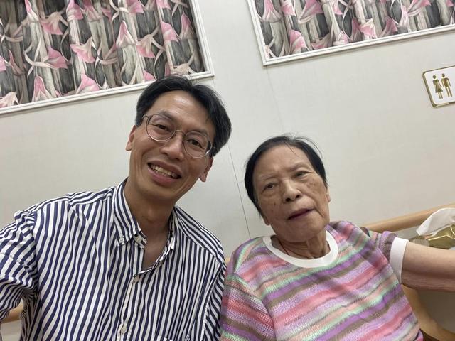 86歲香港老戲骨住養老院不適應！度日如年靠打電話緩解苦悶孤獨插图1