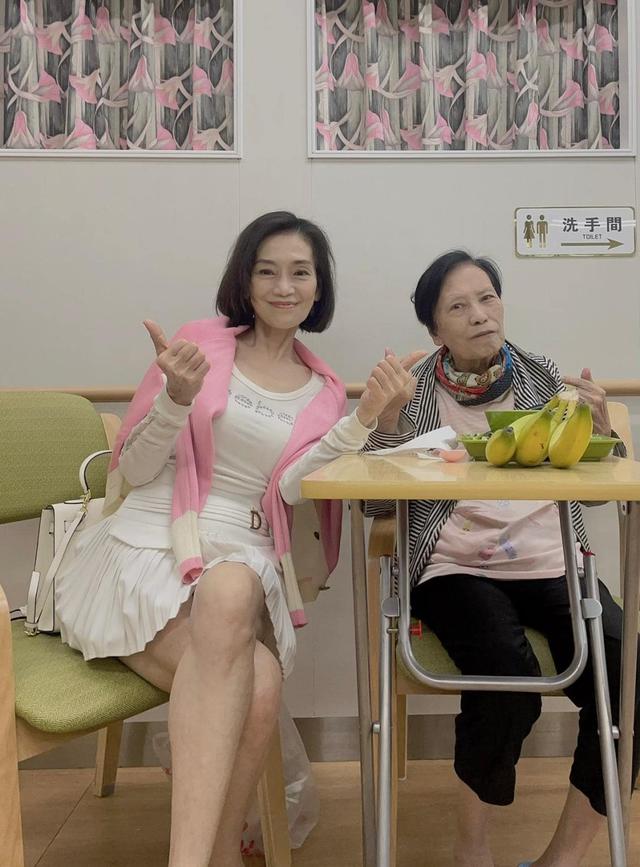 86歲香港老戲骨住養老院不適應！度日如年靠打電話緩解苦悶孤獨插图8