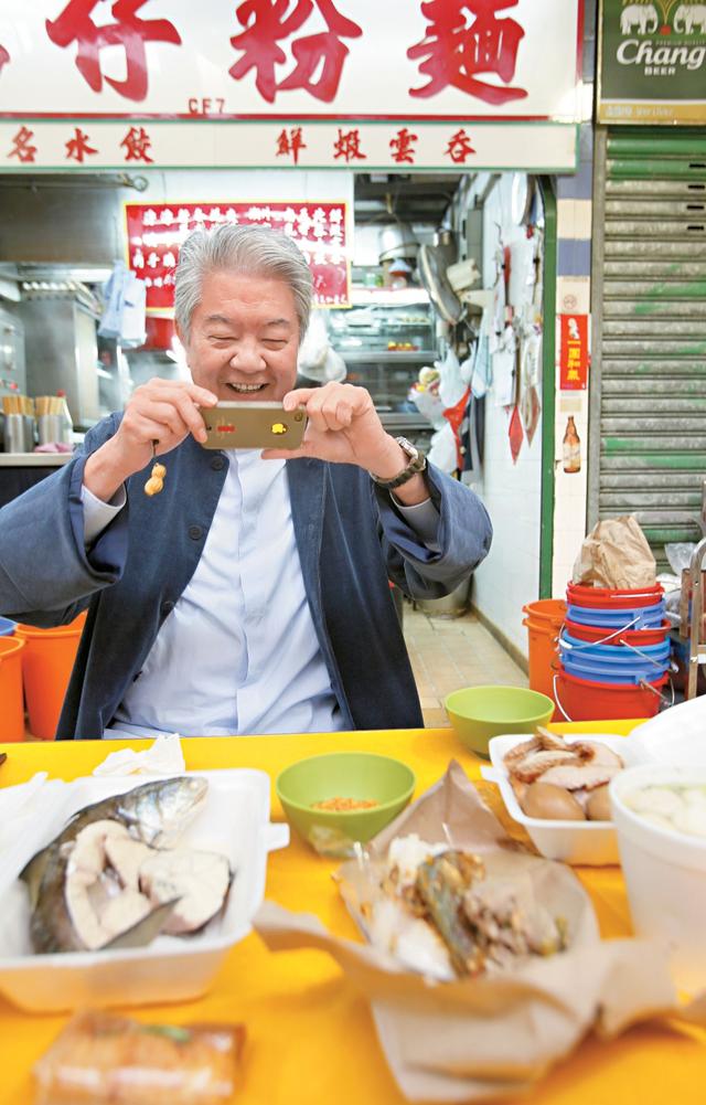 82歲蔡瀾安排身後事：已在新加坡買龕位，每月50萬請8人照顧自己插图1