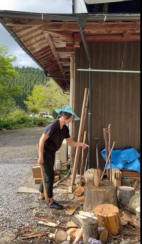 蒙嘉慧日本農村當農婦，紮馬步劈柴腰粗腿圓，鄭伊健：不是胖是壯插图1