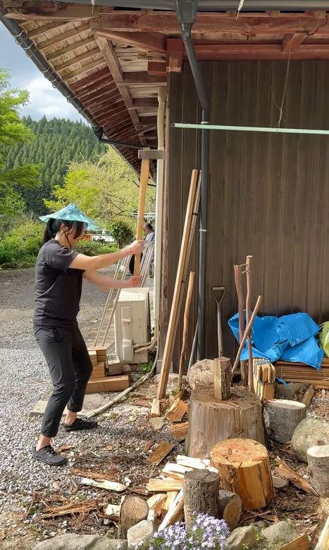 蒙嘉慧日本農村當農婦，紮馬步劈柴腰粗腿圓，鄭伊健：不是胖是壯插图3