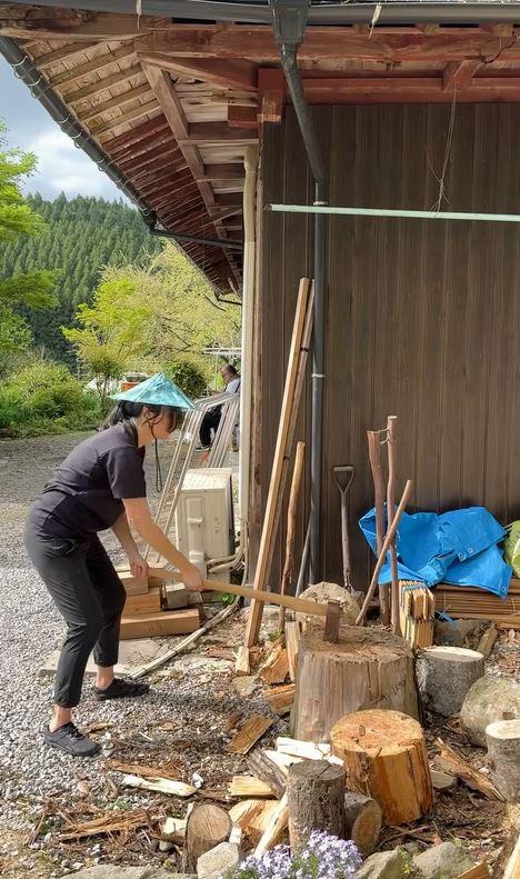 蒙嘉慧日本農村當農婦，紮馬步劈柴腰粗腿圓，鄭伊健：不是胖是壯插图4