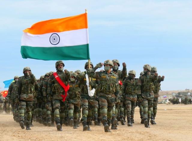 軍界奇葩部隊之恥：印度軍隊搞跳傘表演，33人跳傘致34人死亡插图13