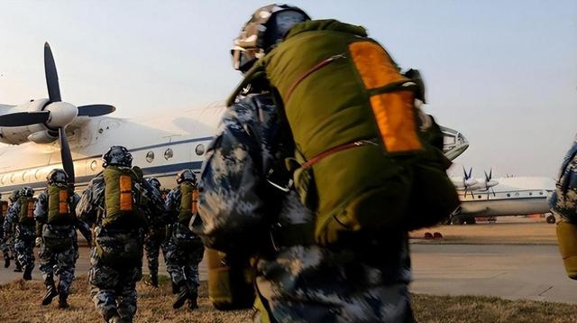 軍界奇葩部隊之恥：印度軍隊搞跳傘表演，33人跳傘致34人死亡插图14