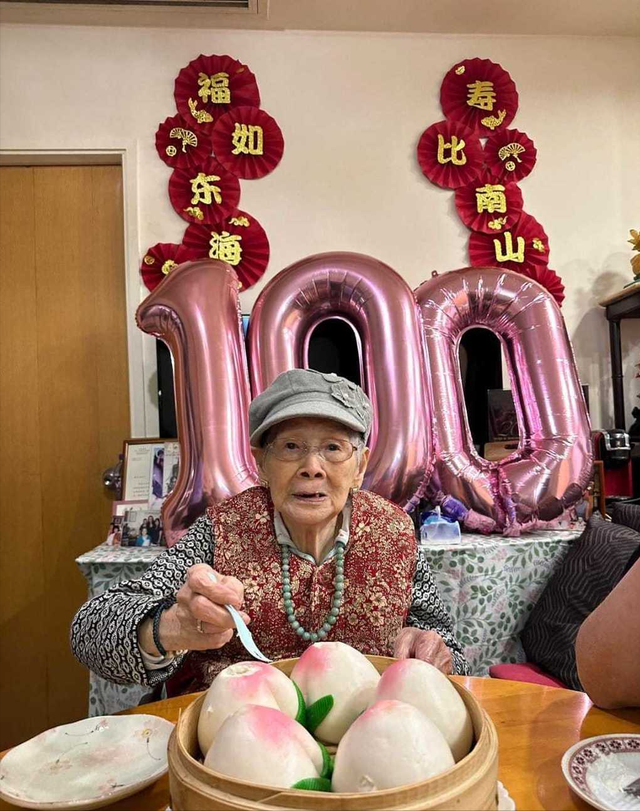梅艷芳母親慶祝100歲生日！獲政府頒賀函開心合影，兒子不見人影插图2