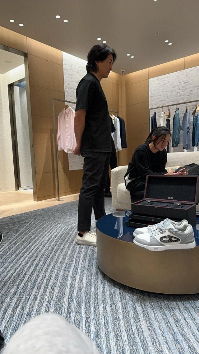 鄭伊健日本買萬元Dior名鞋，身高被質疑，蒙嘉慧減肥成功打扮土氣缩略图