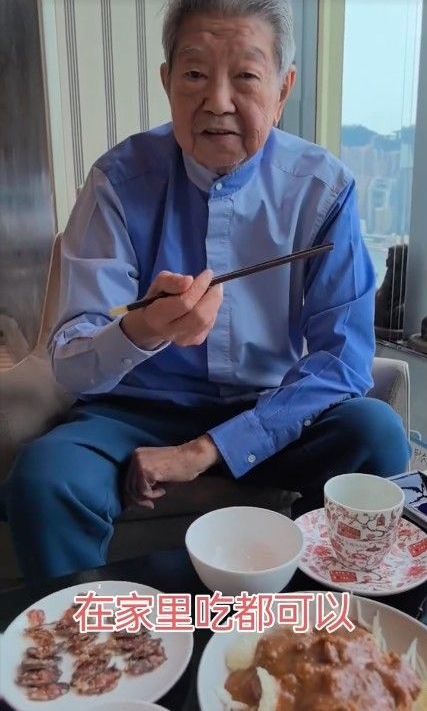 82歲蔡瀾月花50萬酒店養老，吃發黴臘腸配一桌葷菜，被指太重口味插图2