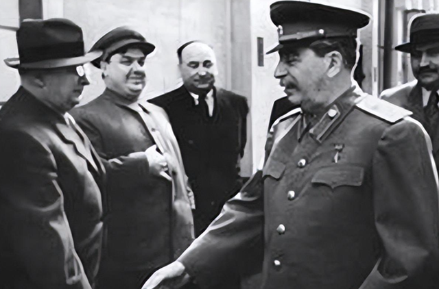 蘇共中央會議上，朱可夫掏出手槍當眾逮捕貝利亞，將其秘密處決插图8