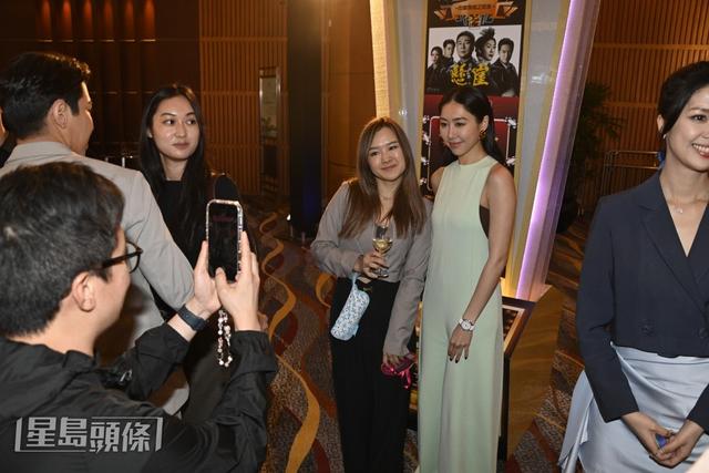 TVB節目巡禮：林夏薇大合照C位顯女王地位，黎耀祥與龔嘉欣再合作插图5