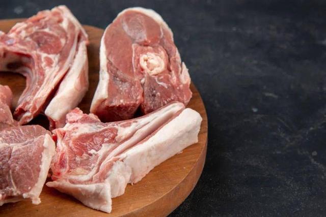 豬肉和牛肉要少吃？醫生勸告：上年紀瞭，盡量少吃豬肉和牛肉插图1