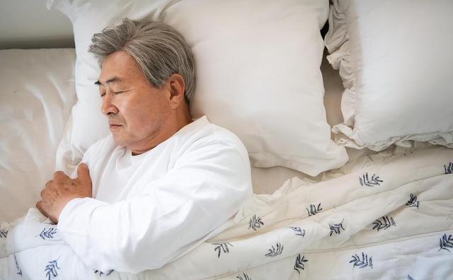 容易患腎癌的人，睡覺一般有3習慣，若你一個沒有，腎臟算健康插图1