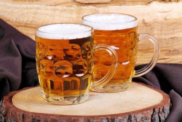 老年人愛喝啤酒的，與愛喝白酒的，哪個的身體指標“更健康”？插图4